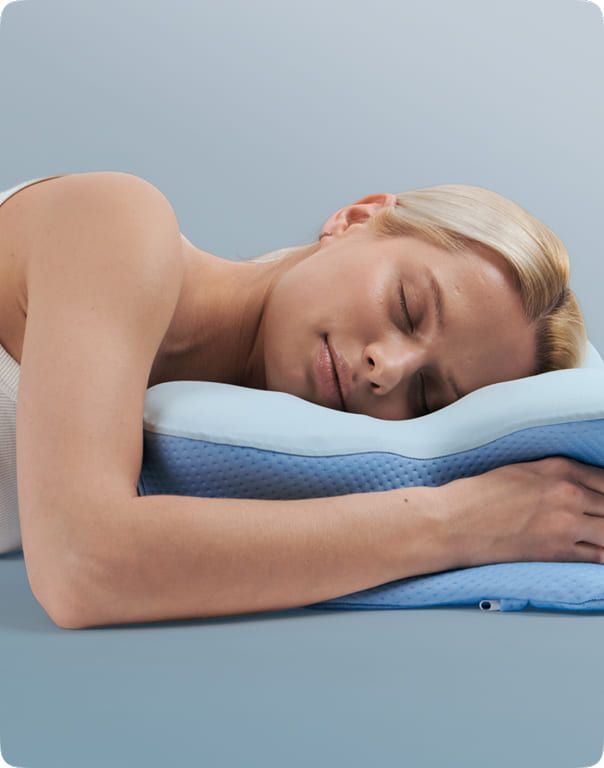 A almofada que vai mudar a sua vida Um design ergonómico revolucionário que se adapta ao seu corpo para que possa desfrutar de um sono profundo e de manhãs livres de dores.